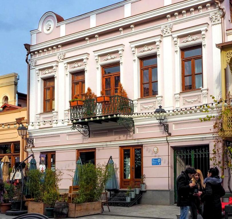 Bright Cozy Apartment Tbilisi Best Location room 1