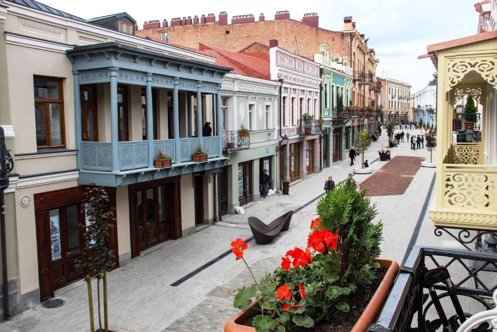 Bright Cozy Apartment Tbilisi Best Location room 2