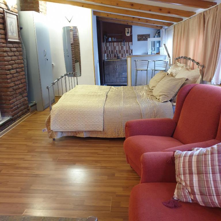 Bright Cozy Apartment Tbilisi Best Location room 3